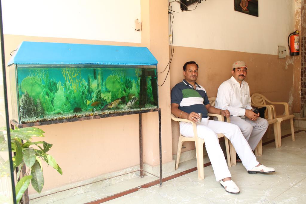 Krishnam Guest House Mathura Exterior foto