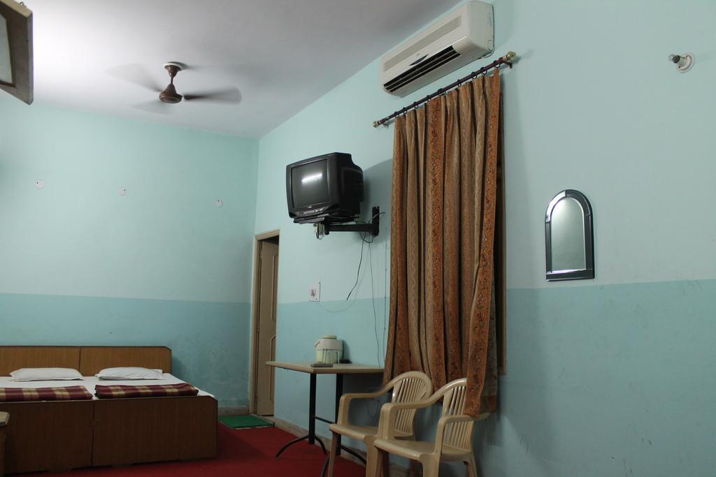 Krishnam Guest House Mathura Exterior foto